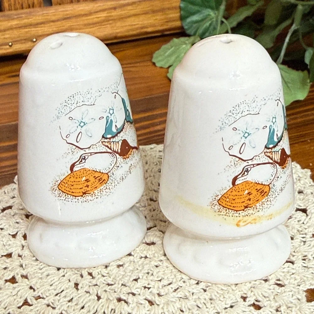 ER Salt and Pepper Shakers White Good Sanibel Island Beach Starfish